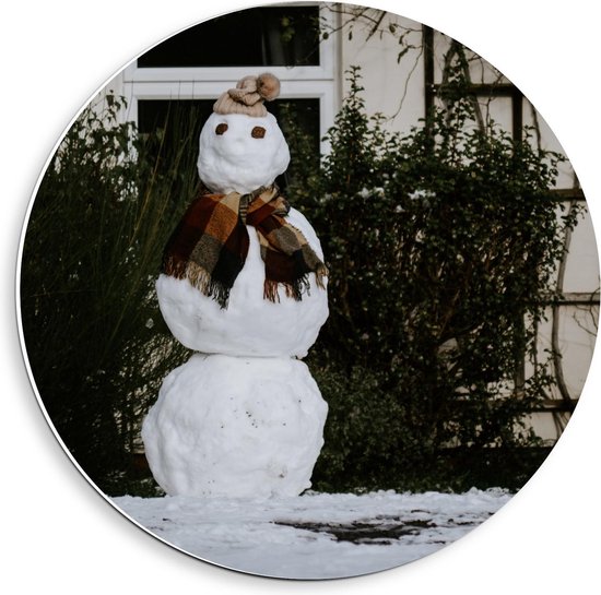 Forex Wandcirkel - Sneeuwpop met Sjaal en Muts - 40x40cm Foto op Wandcirkel (met ophangsysteem)