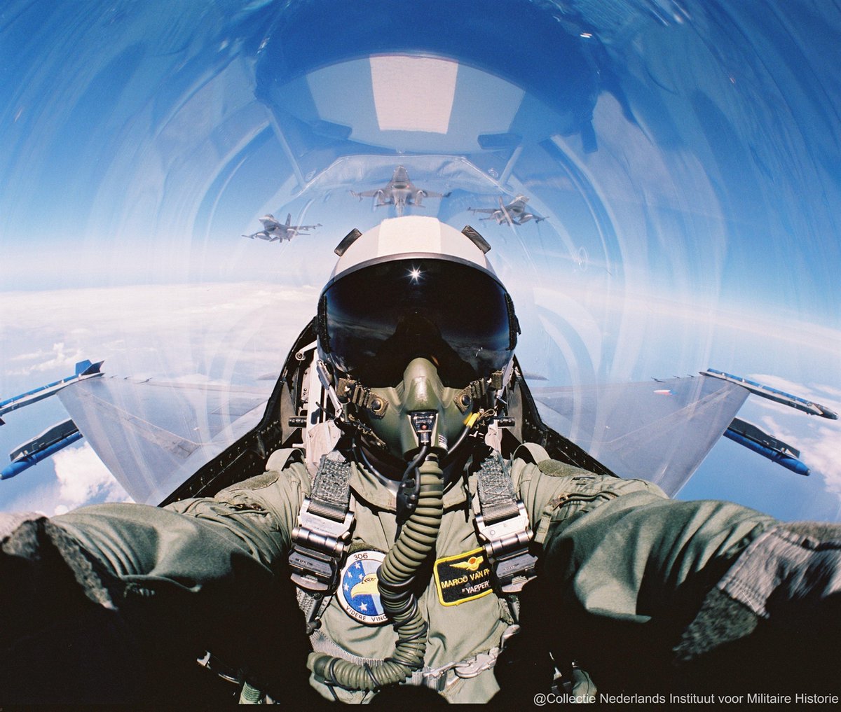 Schilderij F-16 piloot in formatie - Plexiglas - Koninklijke Luchtmacht -  120 x 100 cm | bol.com