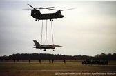 Schilderij Chinook met F-16 - Dibond - Koninklijke Luchtmacht - 60 x 40 cm