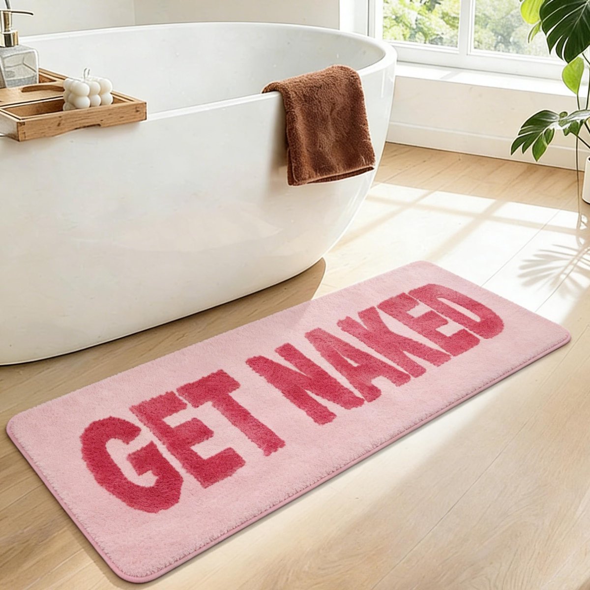 Badmat - Antislip Wasbaar Absorberend - Met grappige 'GET Naked' opdruk voor de badkamer - Roze 120 x 44 cm