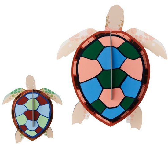 Twee schildpadden decoraties met veelkleurige schilden.