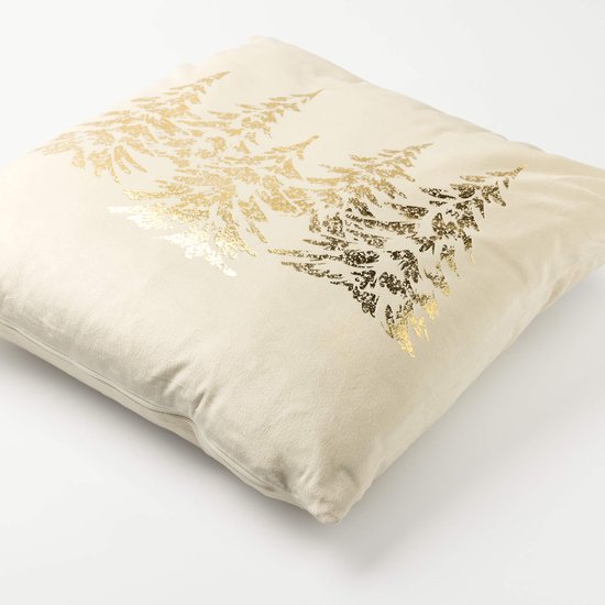 Wit fluwelen sierkussen met gouden kerstbomenprint.
