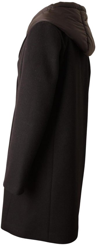 Côté d'un manteau Geox noir avec capuche.