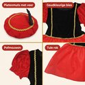 Details van de Pietenjurk: muts met veer, gouden biezen, pofmouwen en tule rok.