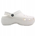 Witte Crocs Classic Platform Clog, zijaanzicht, met ronde neus en dikke zool.