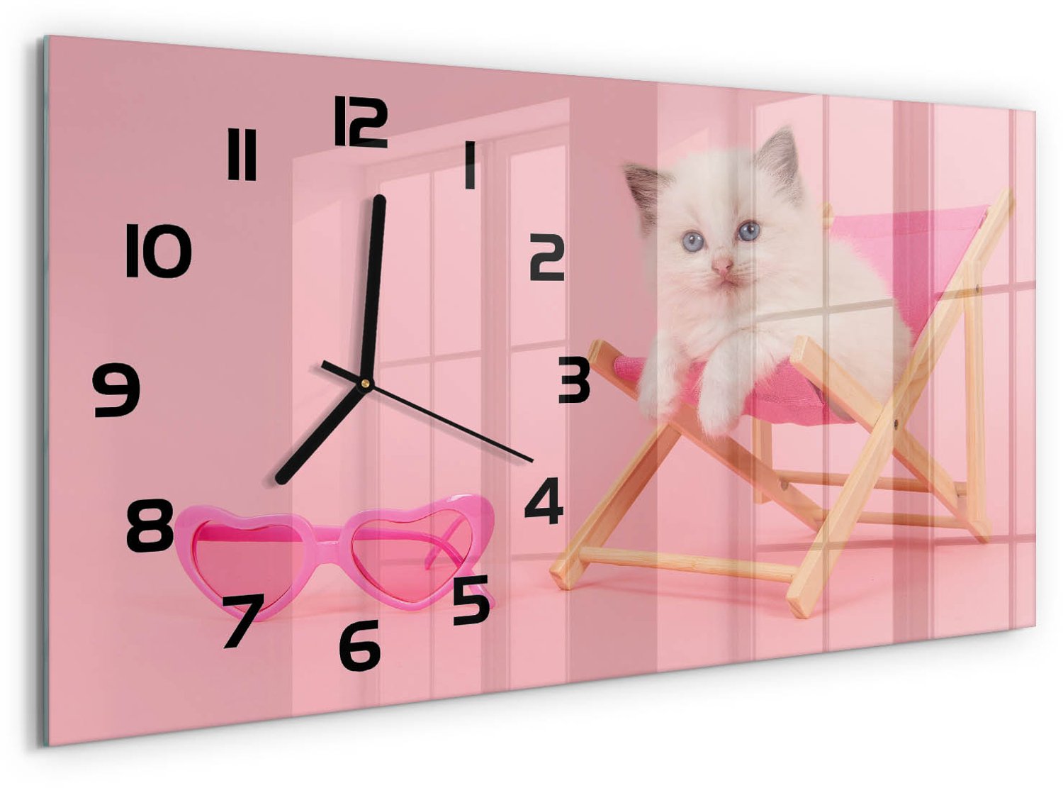 TULUP Wandklok - Kat op een ligstoel Glazen Wandklok Design - 60x30 cm - Roze Klok Glas Met Opdruk - Zwarte handen - Rechthoekige Klok - Wandklok Glas Met Motief - Decoratieve Glazen Klok