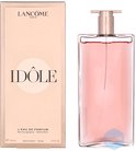 Doos en fles Lancôme Idôle Eau de Parfum in transparant glas met roze vloeistof. Doos met 'IDÔLE' en 'L'EAU DE PARFUM Rechargeable - Refillable'.