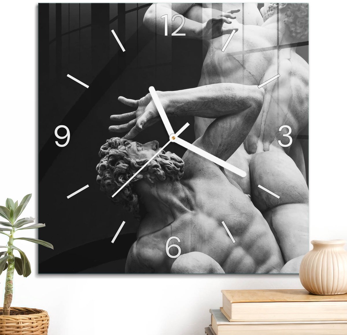 ArtPrintCave Zwart Glazen Klok - 30x30 cm - Wandklok Vierkant - Dramatische Scène Stille Wandklok - Mensen Wandklok Keuken - Witte Klokwijzers