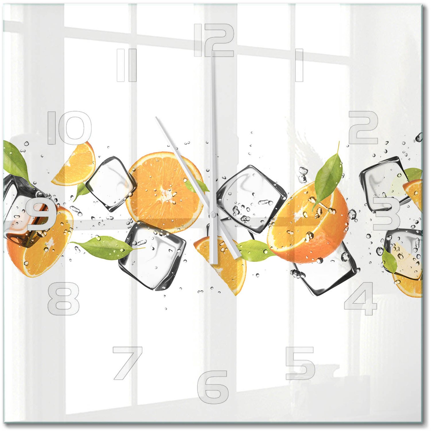 TULUP Wandklok - Sinaasappels met ijs Glazen Wandklok Design - 60x60 cm - Oranje Klok Glas Met Opdruk - Witte handen - Vierkante Klok - Wandklok Glas Met Motief - Decoratieve Glazen Klok