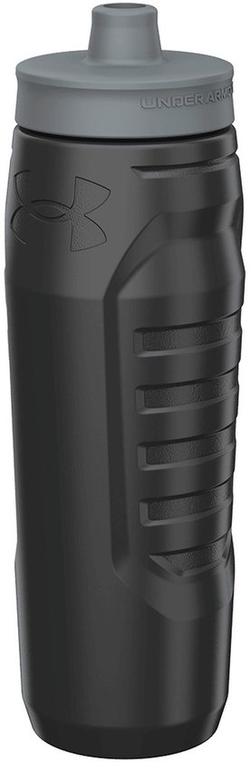 Zwarte Under Armour Sideline Squeeze bidon met grijze dop en reliëflogo.