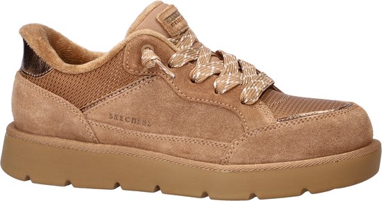 Zijaanzicht van bruine Skechers sneaker met suède, mesh, bontkraag en veters.