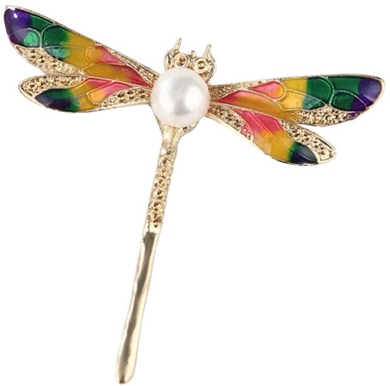 Broche dorée en forme de libellule avec des ailes multicolores translucides et une perle au centre.