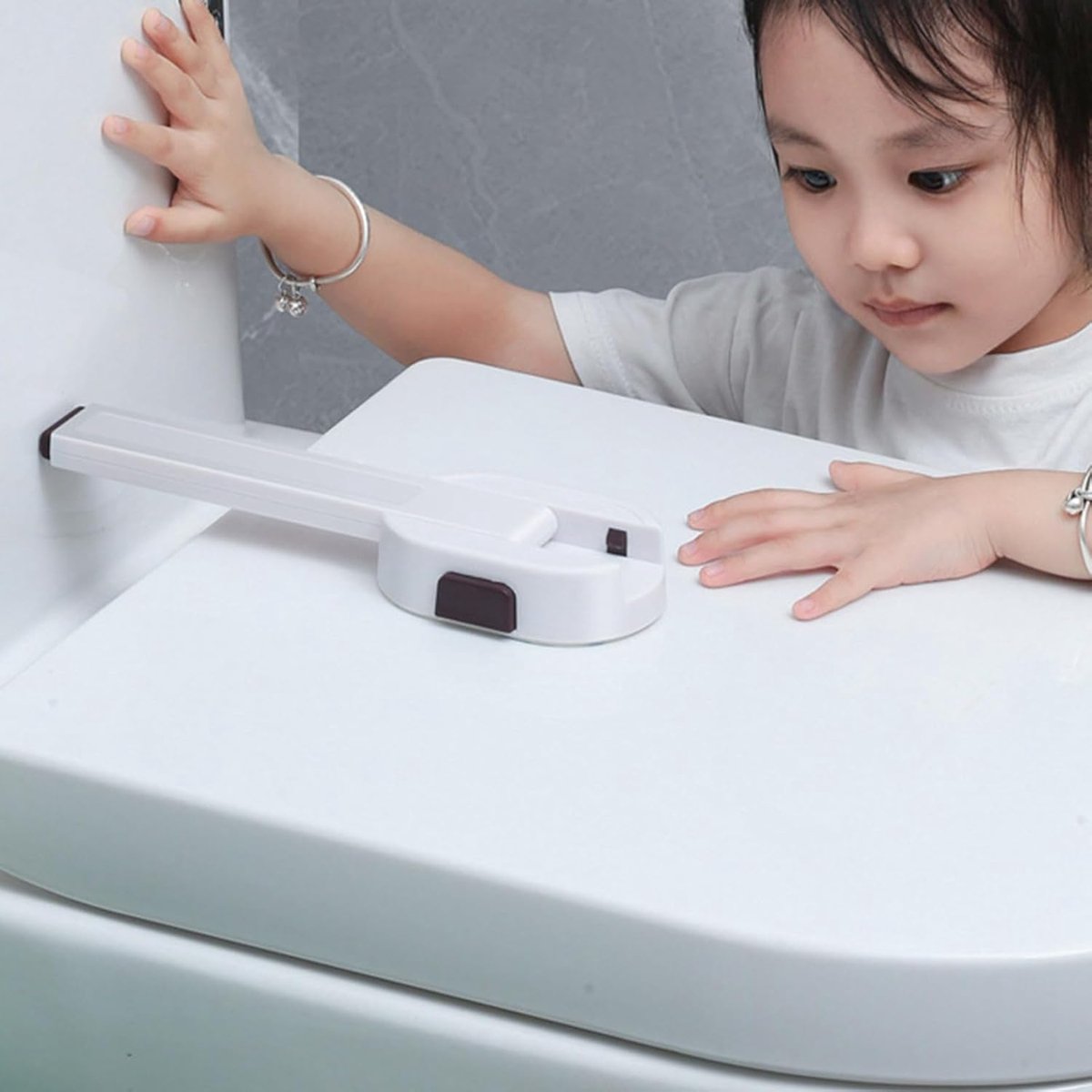 Toiletsloten voor Baby Veiligheid - Eenvoudige Installatie - Past op de Meeste Toiletten - Badkamer Veiligheid - Locker voor Toiletdeksel - Geschikt voor Babyproof - Wit