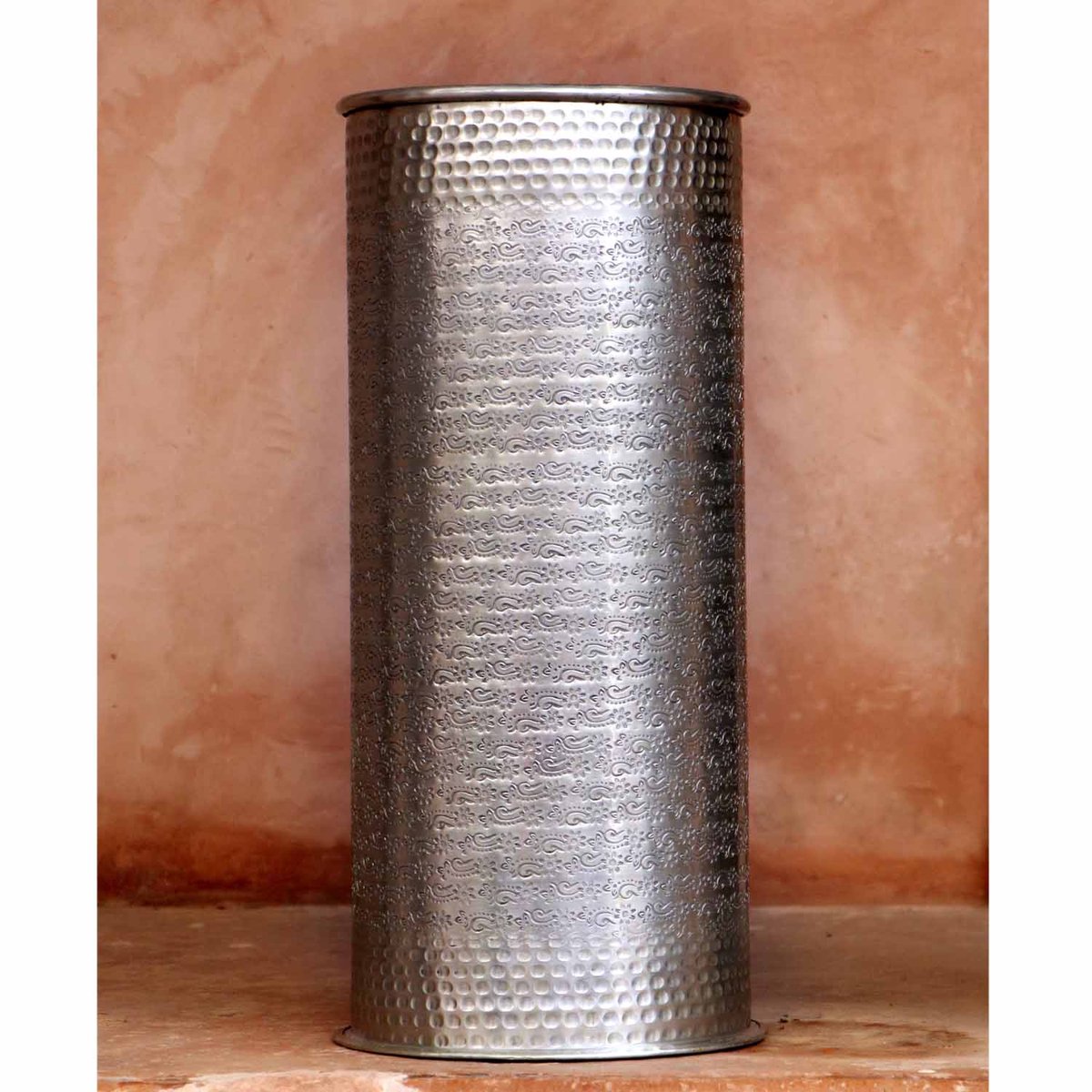 Oosterse paraplubak – Gehamerd aluminium – Zilver – Ø 21 × 50 cm