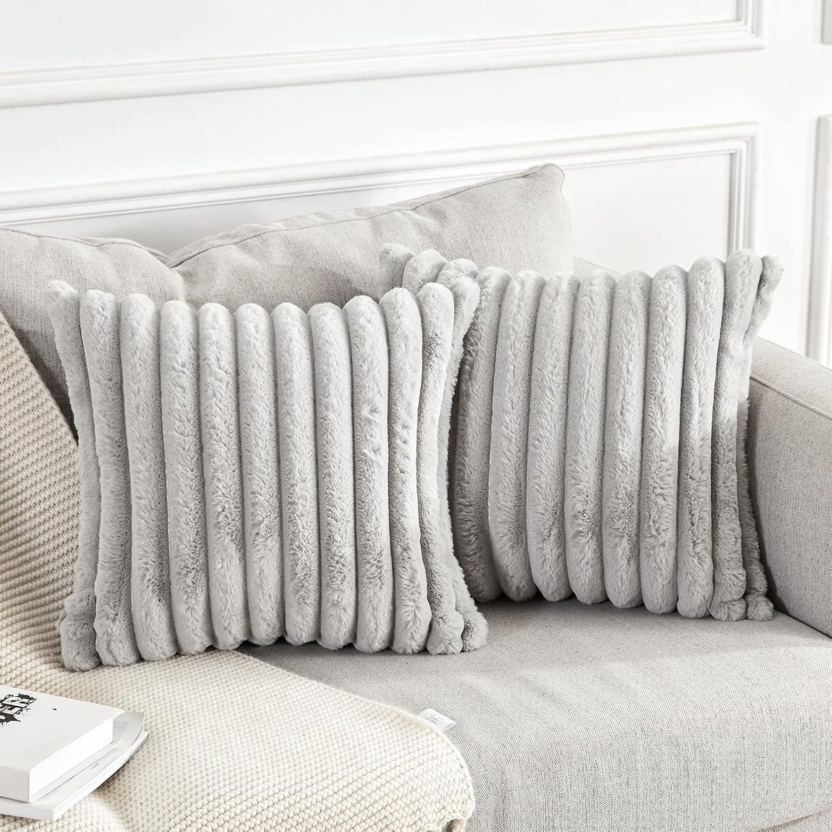 Set van 2, dubbelzijdige pluche decoratieve kussenslopen van imitatiebont, donzige gestreepte zachte kussenslopen voor bank, slaapkamer, lichtgrijs, 60 x 60 cm