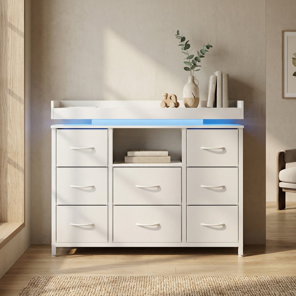 Ladekast met 8 Stoffen Lades - 108x30x82cm - Opbergkast met LED-verlichting en Oplaadstation - Metalen Frame en Houten Blad - Wit