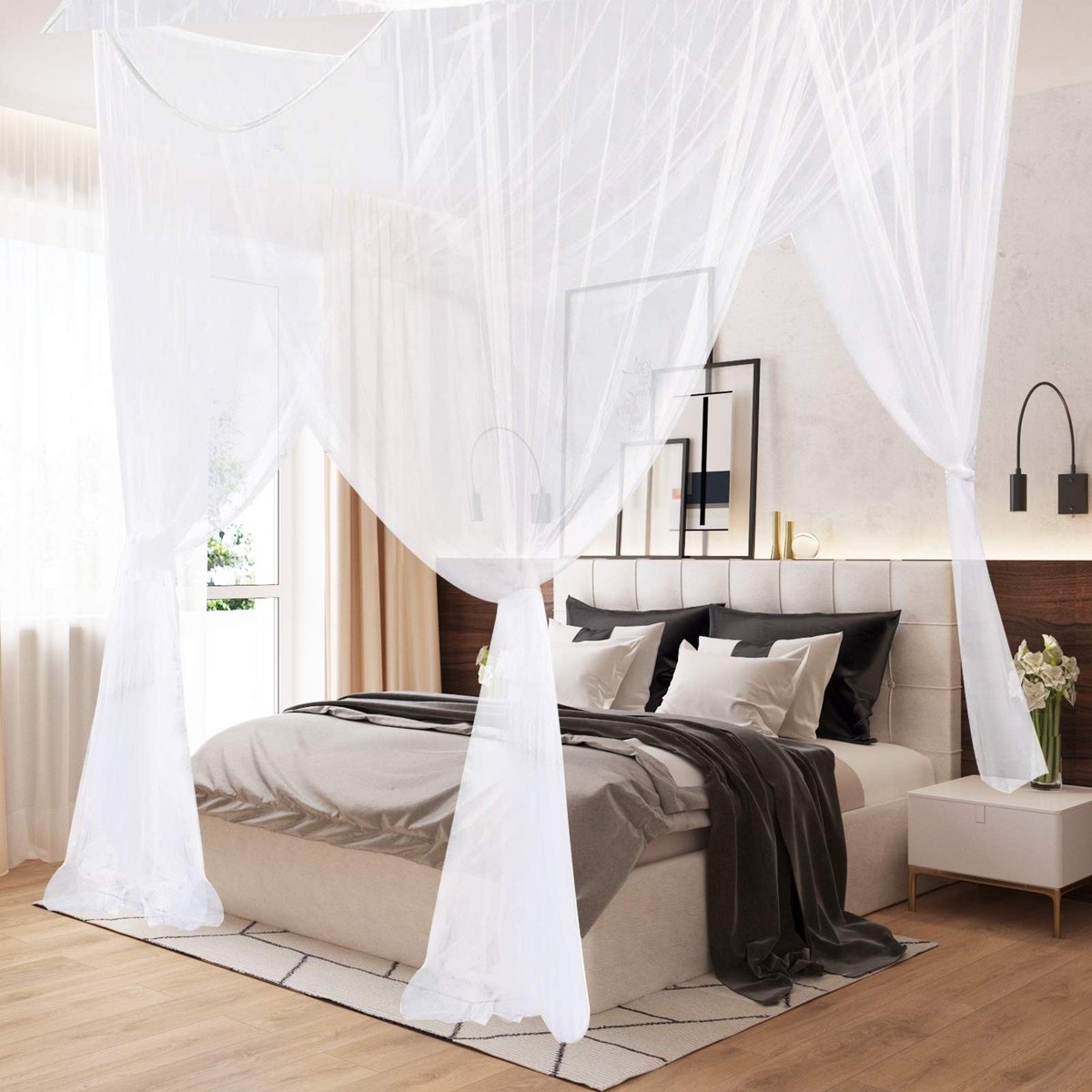 Omgoods - Luxe Mosquito Net voor Bed met Vier Hoekpalen voor Volledig Comfort