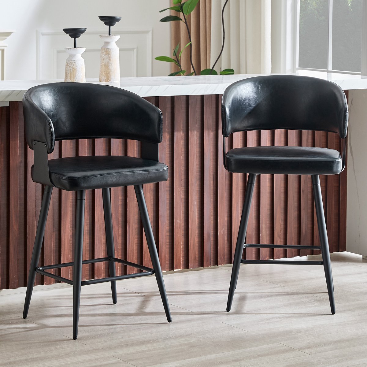MEUNIQ eetkamerstoel set van 2 met armleuningen, kuipstoel van kunstleer met zwart metalen onderstel, 83 x 45,5 x 57,5 cm, modern voor eetkamer of keuken