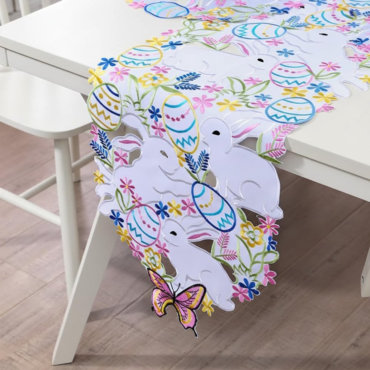 Dailygoods- Paastafelloper met geborduurde konijntjes - Wasbaar - Tafeldecoratie - Lentefestival - Feestdagen - 88/148/85/150 cm - Tafelkleed