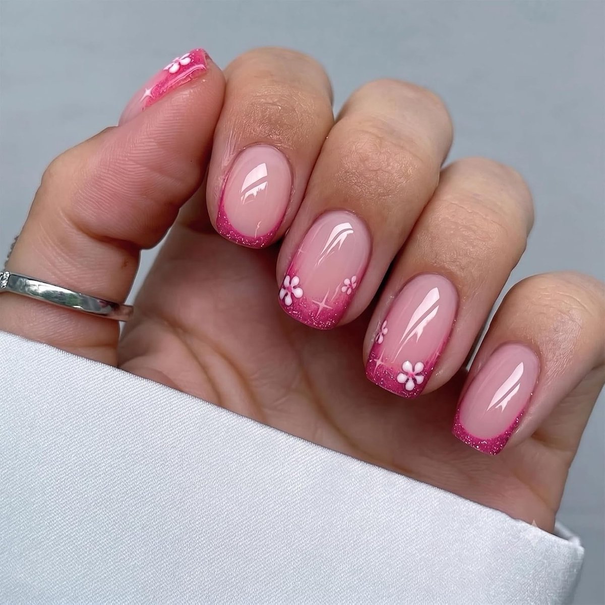SnelShoppen - Short Adhesive Nails 24 Stuks Press On Nagels & Valse Nagels Softgel Oval Nagelset, Herbruikbare Nepnagels met Lijm en Hechtstrips voor