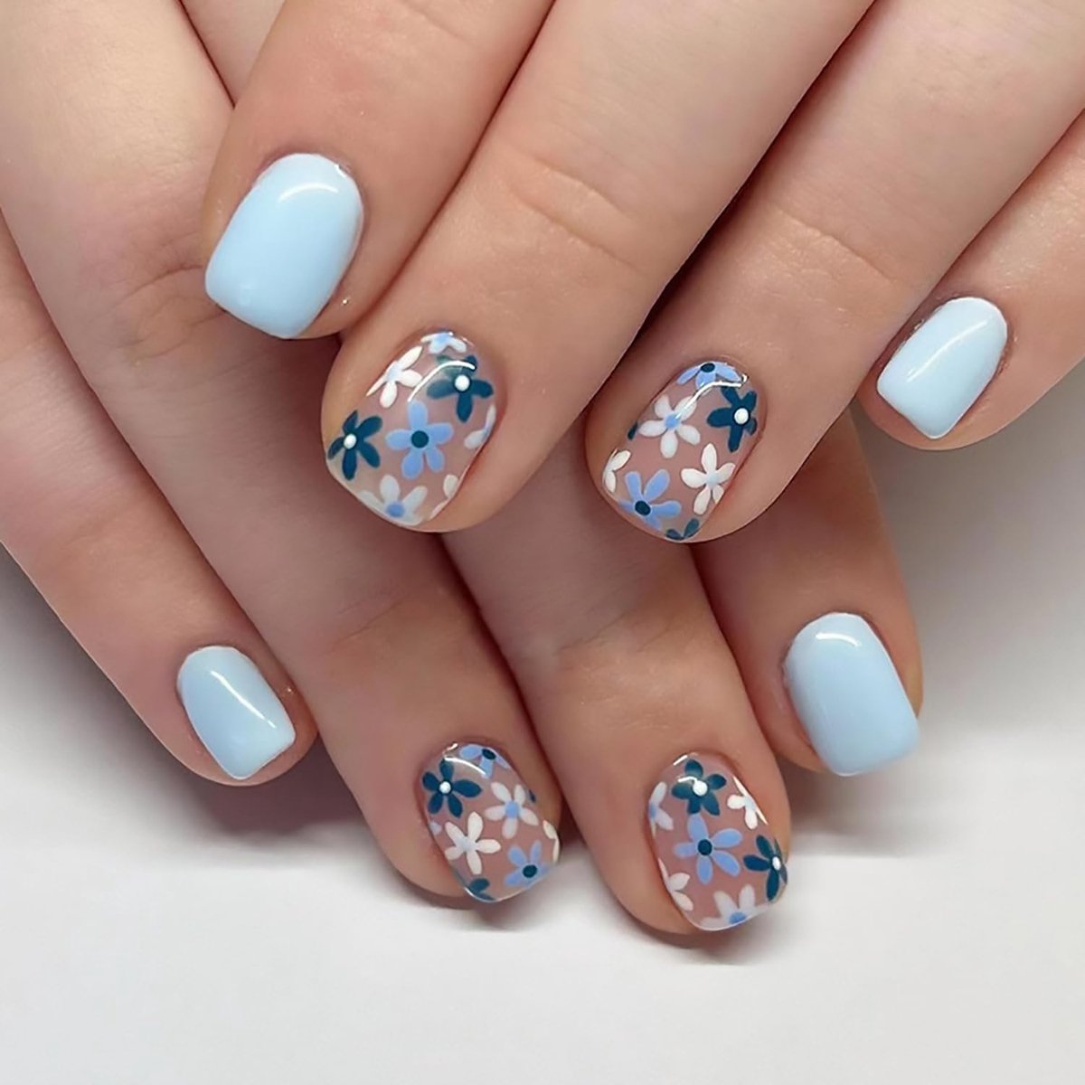24 stuks blauwe bloemen nagelstickers vierkante korte nep nagels lichtblau glanzend volledige dekking acryl