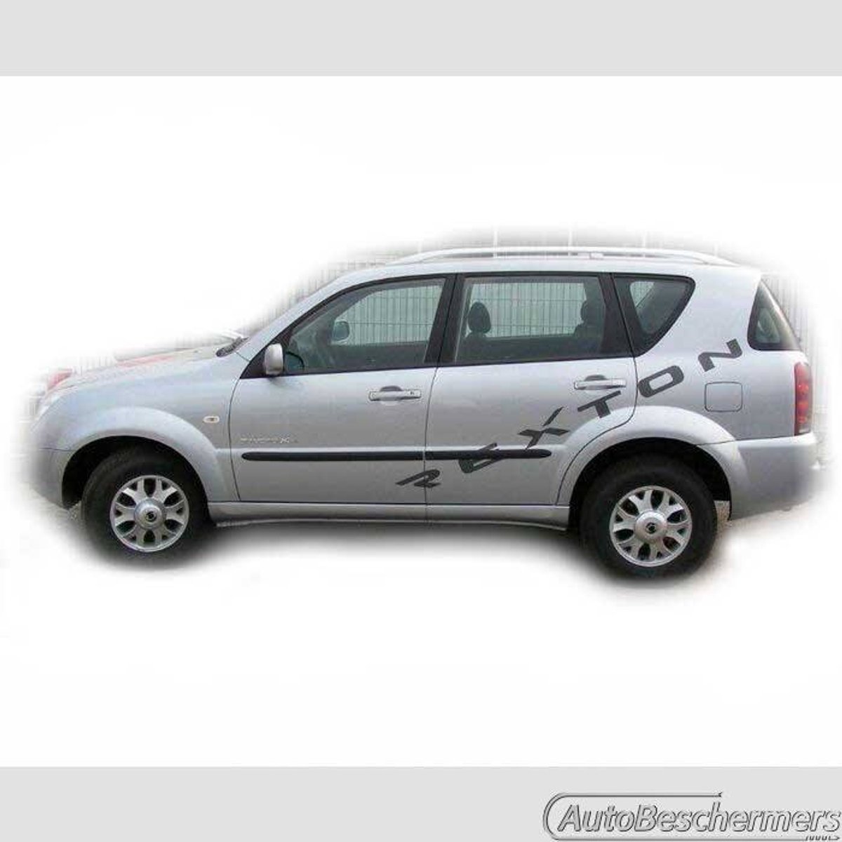 Stootlijsten set zwart voor SsangYong Rexton II 2006-03.2013. De stootstrips zijn zelfklevend. Set a 4 stuks (#0001)