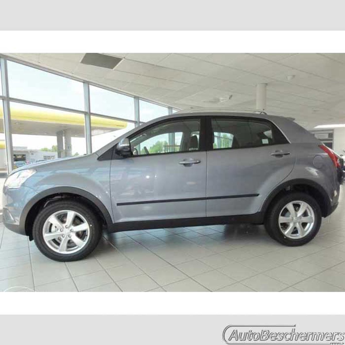 Stootlijsten set zwart voor SsangYong Korando 01.2011-. De stootstrips zijn zelfklevend. Set a 4 stuks (#0035)