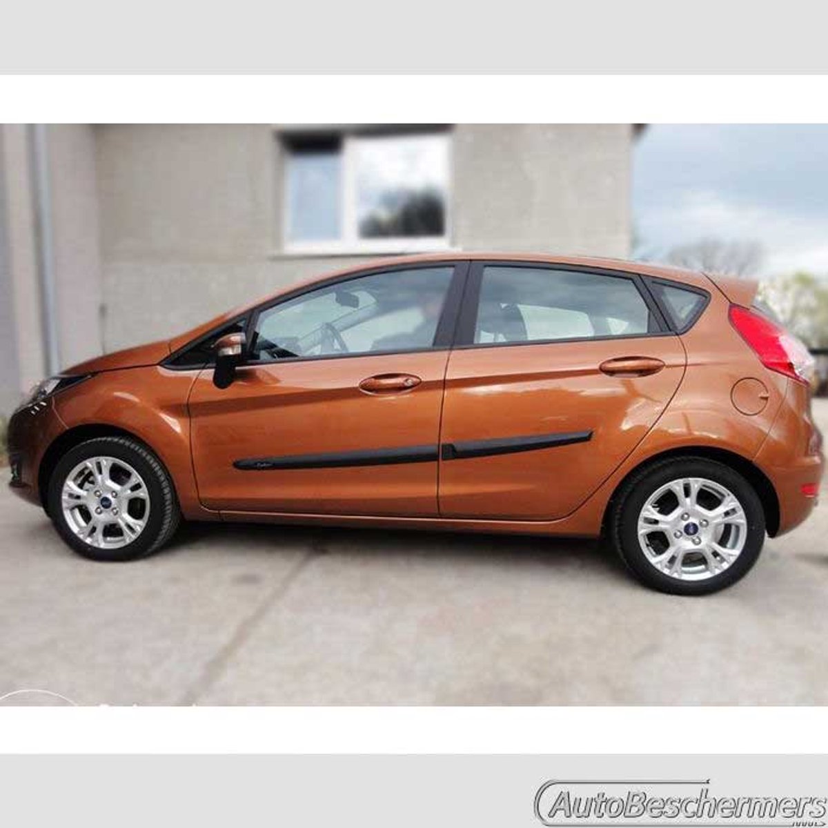 Stootlijsten set zwart voor Ford Fiesta 5-deurs 10.2008-. De stootstrips zijn zelfklevend. Set a 4 stuks (#0022)