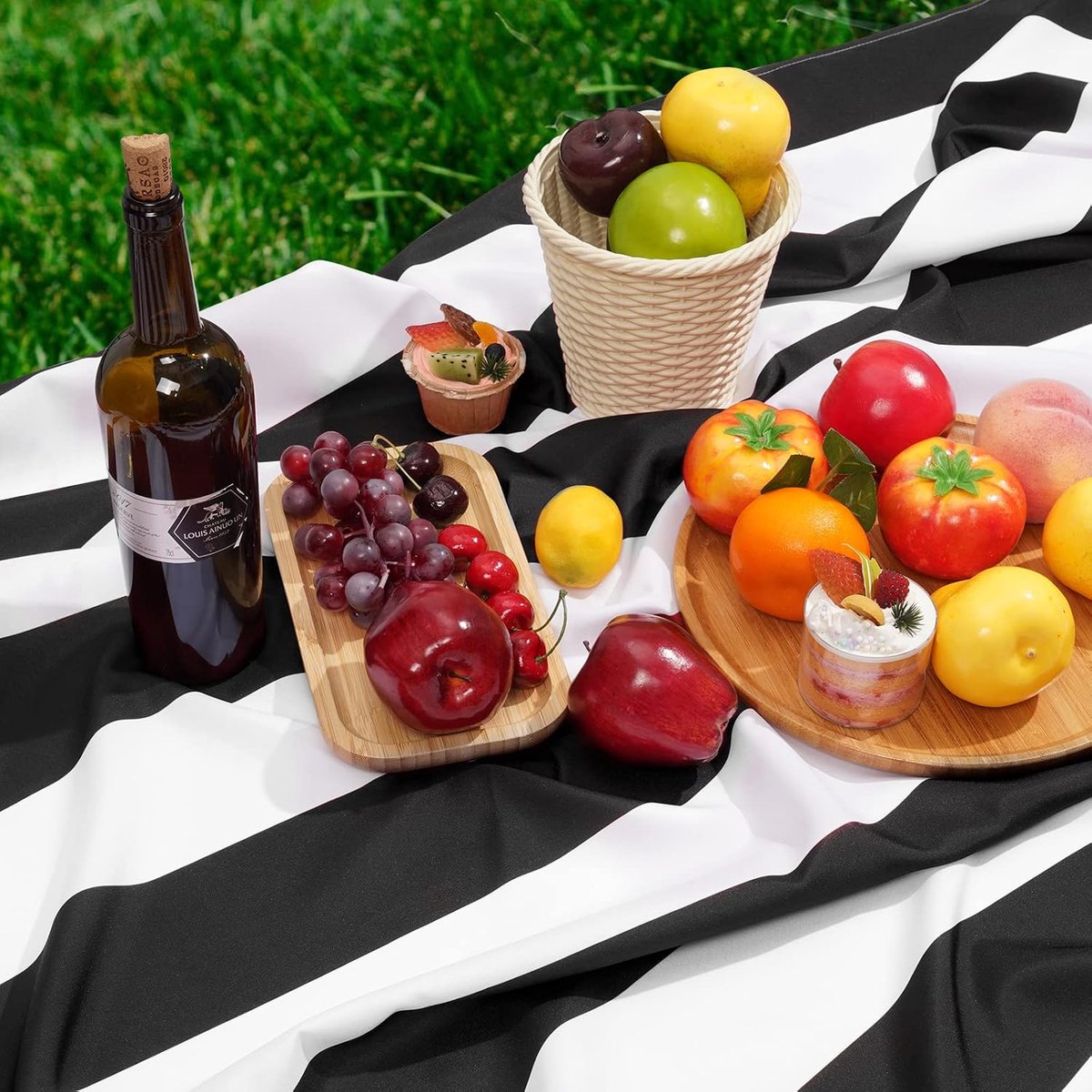 Zwart-wit gestreept tafelkleed voor rechthoekige tafels, geometrische streep waterdicht polyester tafelkleed voor keuken eetkamer, tafelkleed vierkant 55 "x 55"