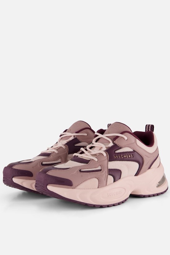 Zijaanzicht van paarse en roze Skechers dames sneakers met gouden SKECHERS-logo en roze zool.