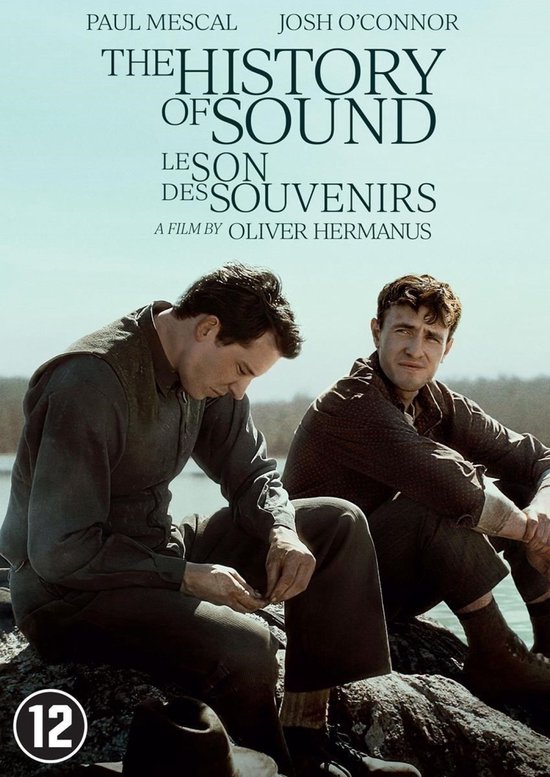 DVD-hoes voor 'The History of Sound' met Paul Mescal en Josh O'Connor, zittend op rotsen. Leeftijdsindicatie 12.