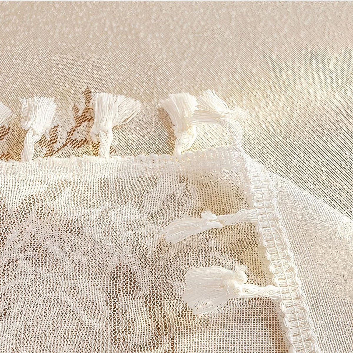 Tafelkleed, 140 x 180 cm, geborduurd met franjes, rechthoekig, polyester, antislip, voor eetkamer of keuken, decoratief (ivoorkleurig)