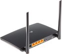Zwarte TP-Link router met twee antennes en vier LAN-poorten.