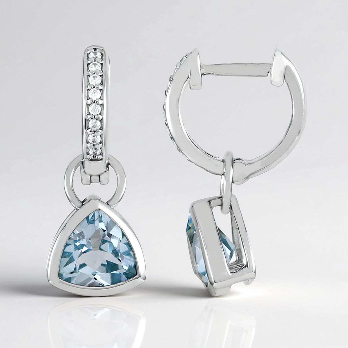 Cavill - Zilveren Oorbellen 925 Sterling Zilver Platinelaag - 2,63 ct Hemelsblauwe Triljant Topaas & Zirkonia Pavé - Elegante Huggie Sluiting