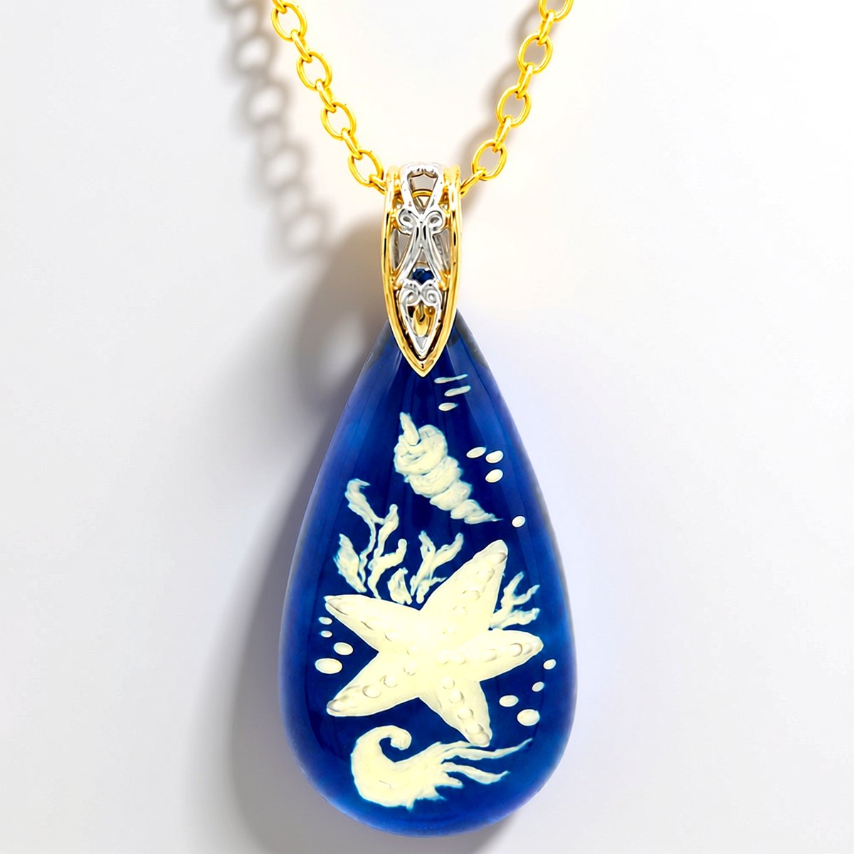 Cavill - Zilveren ketting met Blauwe Barnsteen 8,6ct - 925 Sterling Zilver verguld - Peervormige cabochon druppel - Maritieme details - Verstelbaar
