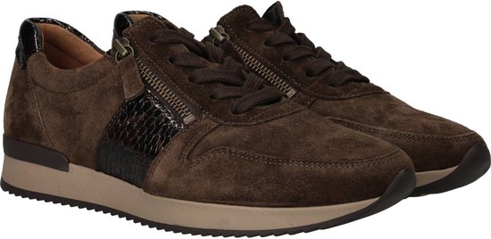 Paar bruine suède Gabor sneakers met rits en slangenprint detail. Lichte zolen.