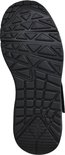 Zwarte Skechers sneakers met een contrasterend, geometrisch profiel op de zool voor grip.
