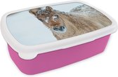 Broodtrommel Roze - Lunchbox - Brooddoos - Jong fjord paard bedekt met sneeuw - 18x12x6 cm - Kinderen - Meisje