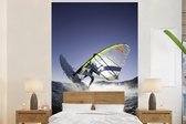 Behang - Fotobehang Een windsurfer heeft het windscherm voor de zon - Breedte 200 cm x hoogte 300 cm