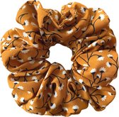 XLScrunchie - Handmade - Oversized - 100% Viscose - Bloemenprint - Oker Geel - Diameter circa 16 cm - Zacht voor je haar - Leuke variant voor elastiekjes - Haaraccessoires - haarwokkel - Fash