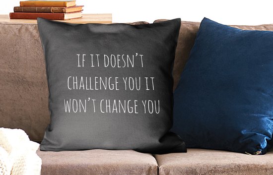 Sierkussen - Citation en anglais Si cela ne vous défie pas, cela ne vous changera pas sur un fond noir