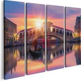 Artaza Canvas Schilderij Vierluik Gondel bij de Rialtobrug in Venetië, Italië - 80x60 - Foto Op Canvas - Canvas Print