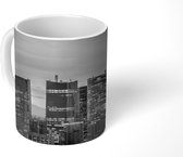 Mok - Hoge gebouwen van Tokyo in Japan - zwart wit - 350 ML - Beker