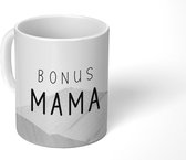 Mok - Koffiemok - Spreuken - Quotes Bonus Mama - Stiefmoeder - Moeder - Moederdag cadeautje - zwart wit - Mokken - 350 ML - Beker - Koffiemokken - Theemok - Mok met tekst