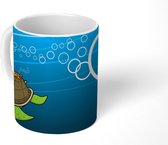 Mok - tekening van een groene schildpad in het water met witte luchtbellen - 350 ML - Beker