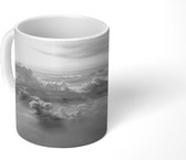 Mok - Luchtfoto van blauwe hemel met wolken - zwart wit - 350 ML - Beker