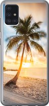 Geschikt voor Samsung Galaxy A52 5G hoesje - Zonsondergang - Strand - Palmboom - Siliconen Telefoonhoesje