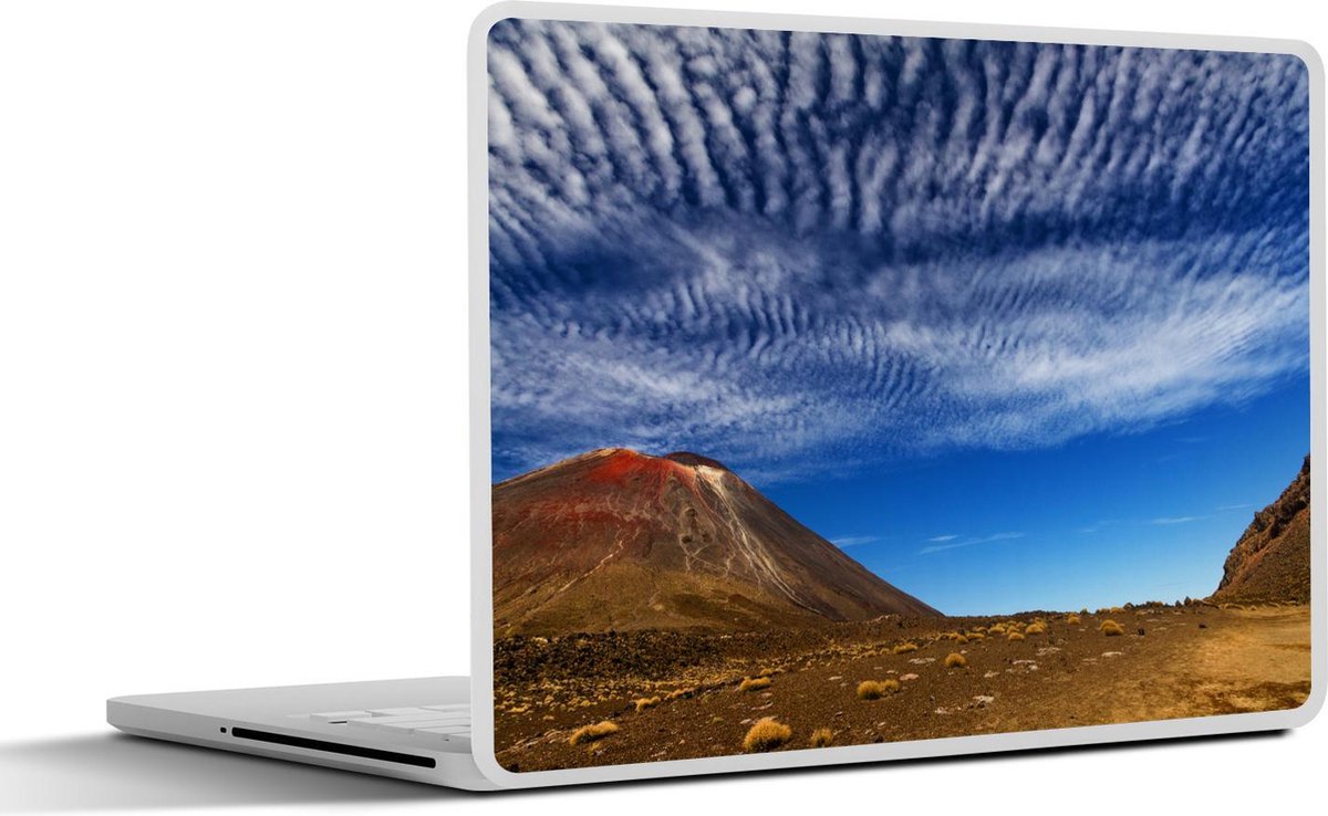 Afbeelding van product SleevesAndCases  Laptop sticker - 11.6 inch - Wolken boven het Nationaal park Tongariro in Nieuw-Zeeland