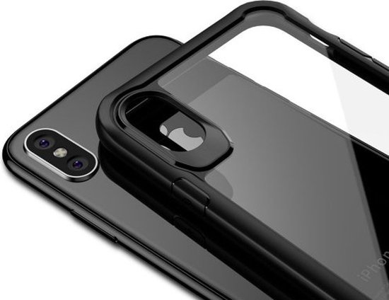 Gedetailleerd zicht op de hoek van een transparante iPhone hoes met zwarte randen, die de dubbele camera van de telefoon dekt.