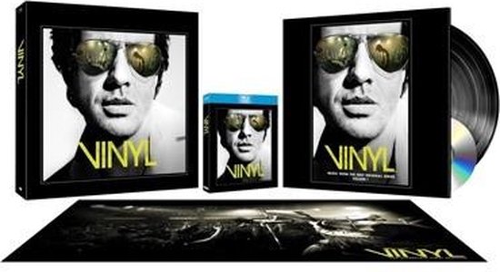 Vinyl boxset met een afbeelding van een man met zonnebril. Bevat Blu-ray, CD en vinyl.